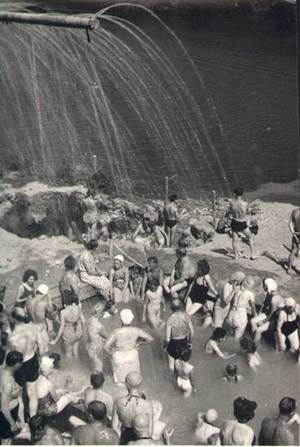 zuhanyfurdo.jpg (54063 bytes)